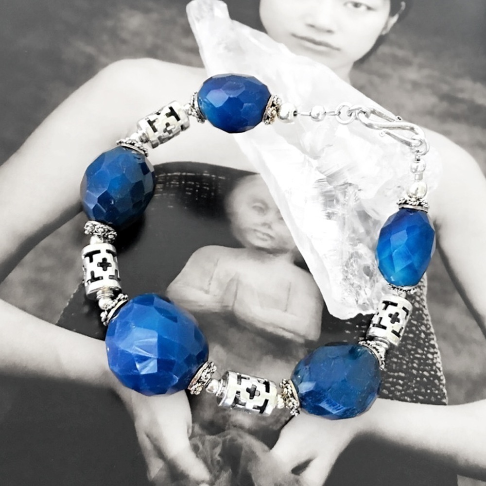 ARTISAN Sterling Silver Chunky Blue Agate Crystal Healing Bracelet